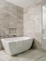 Second floor principal bath