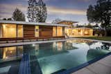 This Mid Century Modern Residence located in Pasadena was designed to have fewer interior walls and include large amounts of glass which was articulated in a classic courtyard plan. The making of this house is a continuation of the classic Mid Century Modern vocabulary which was established by the Case Study Houses and the work of residential architects like Neutra, Schindler, Soriano, and Ellwood in the Hollywood Hills of Los Angeles. Photography by @irminaphoto #midcenturymodern #modernarchitecture #midcentury #midcenturystyle #midcenturydesign #exteriordesign #architecture #architecturelovers #archidaily #architexture #moderndesign #instadesign #modernarchitect #industrialdesign #reclaimedwood #industrial #residentialdesign #interiorarchitecture 
#jamescoanearchitect