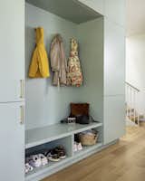 Triptych House by Matt Fajkus Architecture Mudroom Entry