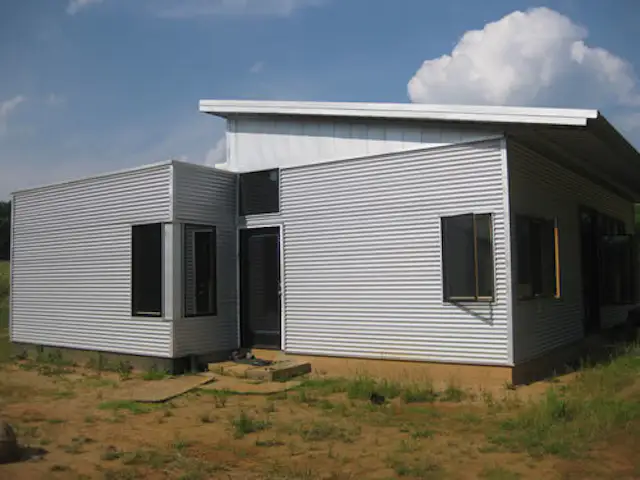 Photo 5 of 11 in 11 Modern Prefab Homes That Cost Less Than $100,000 ...