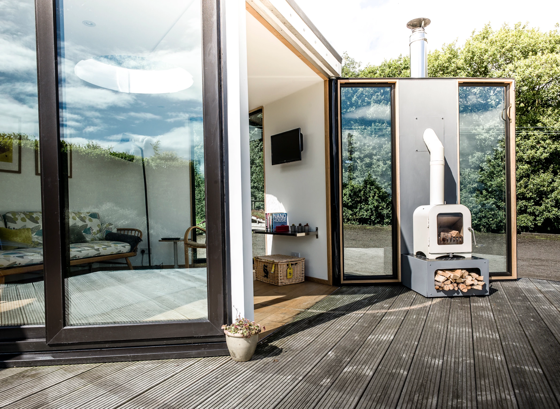 HiveHaus, a UK–based company, designs prefab living spaces for a variety of applications. The hexagonal modules are adaptable, affordable, sustainable, flexible, and easy to construct.