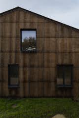 The exterior of the farmhouse is clad with prefabricated panels composed of hemp fiber.