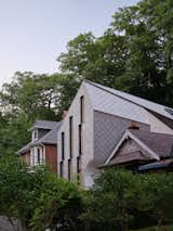 The same fiber cement shingle was used at most of the vertical surfaces and the roof, with the exception of select areas at the entry and some facets at the side roof. A skylight, nearly hidden from the street, helps to bring daylight into the middle of the upper floor.