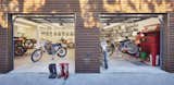 Work Yard – The workshop opens out onto a protected exterior work yard. The bright interiors stand out against the corrugated corten steel façade. 