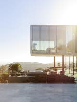 The light in Los Angeles is very dynamic and can be both calming and energizing. As the site is positioned quite high above the city with almost no impediments, we wanted the house to capture the spirit of these qualities. 