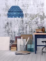 Shingle forms part of Luxxbox’s decorative pendant series made from acoustically rated panels. Designed to add a decorative element to the space whilst at the same time functioning as a tool for sound management.