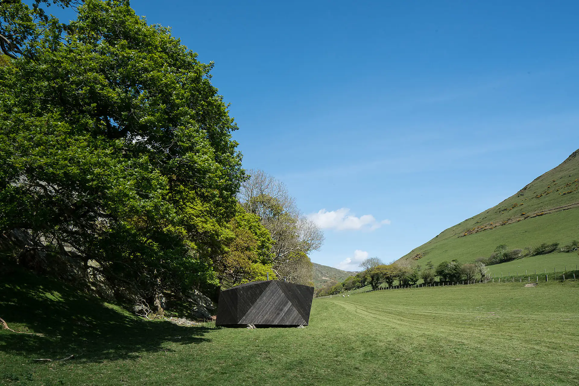 Tour One of Epic Retreat’s Tiny Pop-Up Hotel Cabins in the Welsh Countryside - Photo 7 of 10 -
