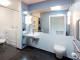 Roncesvalles Accessible House - Master Bathroom