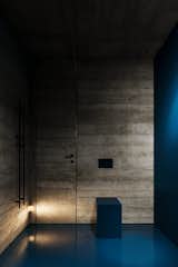 A bold fusion of industrial concrete and sleek blue accents, creating a serene yet contemporary bathroom atmosphere. #mb3h #modernbathroom #minimalism #industrialstyle