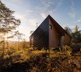 Exterior, Prefab Building Type, Cabin Building Type, Metal Siding Material, and Wood Siding Material  Photo 3 of 18 in A Prefab Cabin in New Hampshire Is a Magnificent Mountain Retreat