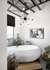 Master tub room