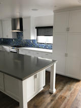 Kitchen, White Cabinet, Dark Hardwood Floor, and Glass Tile Backsplashe  Photo 4 of 7 in Tiffany Inspired Glass Tile Backsplash by Susan Jablon