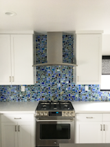 Kitchen, White Cabinet, Dark Hardwood Floor, and Glass Tile Backsplashe  Photo 7 of 7 in Tiffany Inspired Glass Tile Backsplash by Susan Jablon