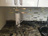 This kitchen remodel exudes elegance and beauty by incorporating Susan Jablon's White Linear Blend tiles with her custom-cut gold mirror. This stunning combination makes your kitchen appear bigger and brighter when paired with dark cupboards or countertop.
http://ow.ly/rCDS30lJonu
#tile #tiles #houseenvy #mosaictile #glasstile #ihavethisthingwithwhite #scandistyle #apartmenttherapy #design #remodel #homerenovation #interiordesign #kitchen #bathroom #backsplash #whitedecor #dreamkitchen #currentdesignsituation #cottagestyle #beachhouse #diy #interior123 #architecture #designbuild #luxury #glamour #homeinterior #oldhouselove #contemporarydecor #modernhome