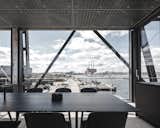 A Coal Crane Houses an Unexpected Retreat and Meeting Room in Copenhagen - Photo 10 of 11 - 