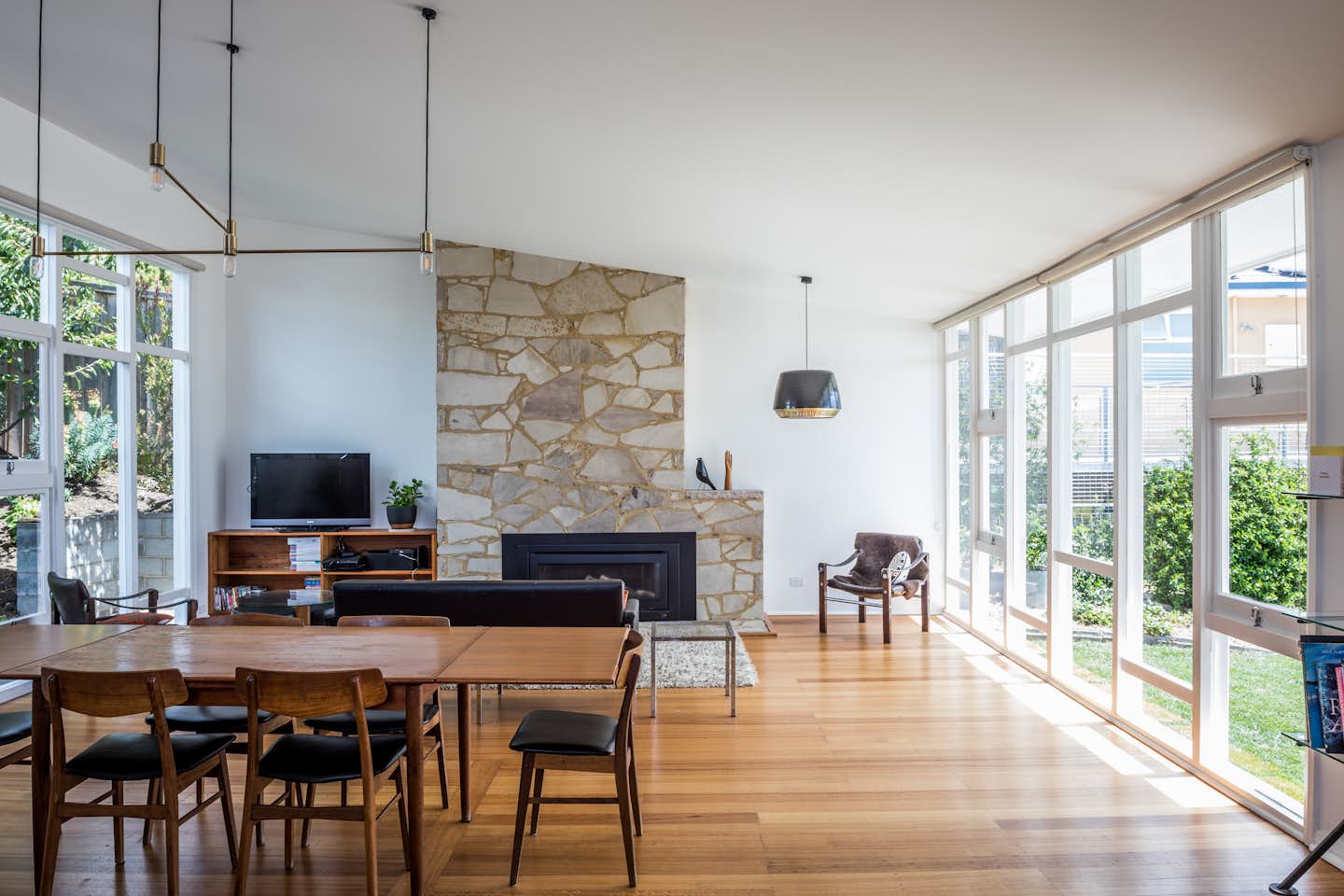 Photo 8 of 15 in An Architect's 1958 Midcentury in Tasmania Gets a