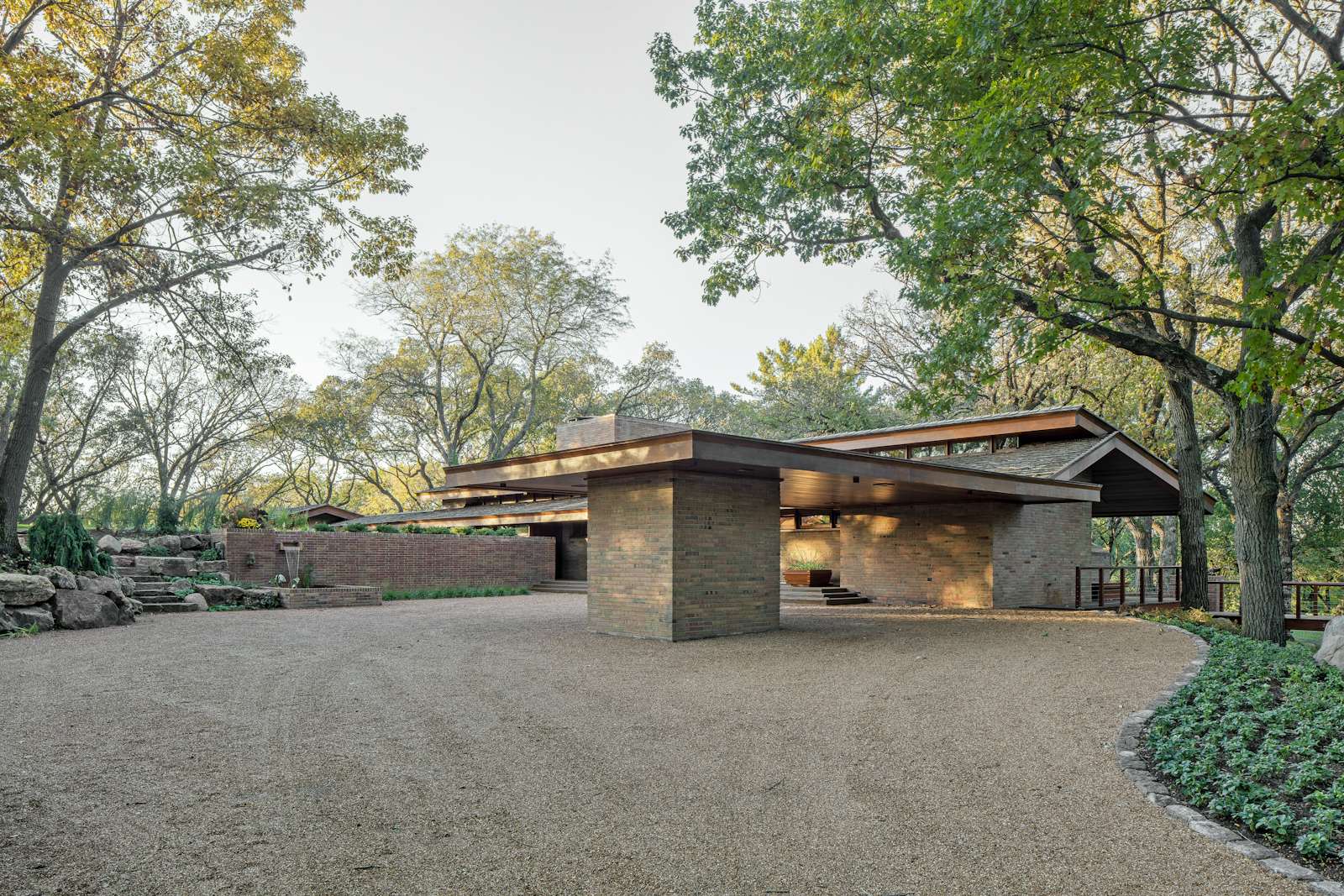 Photo 1 Of 20 In Before And After Frank Lloyd Wrights Rarely Seen Fredrick House Is Deftly 0975