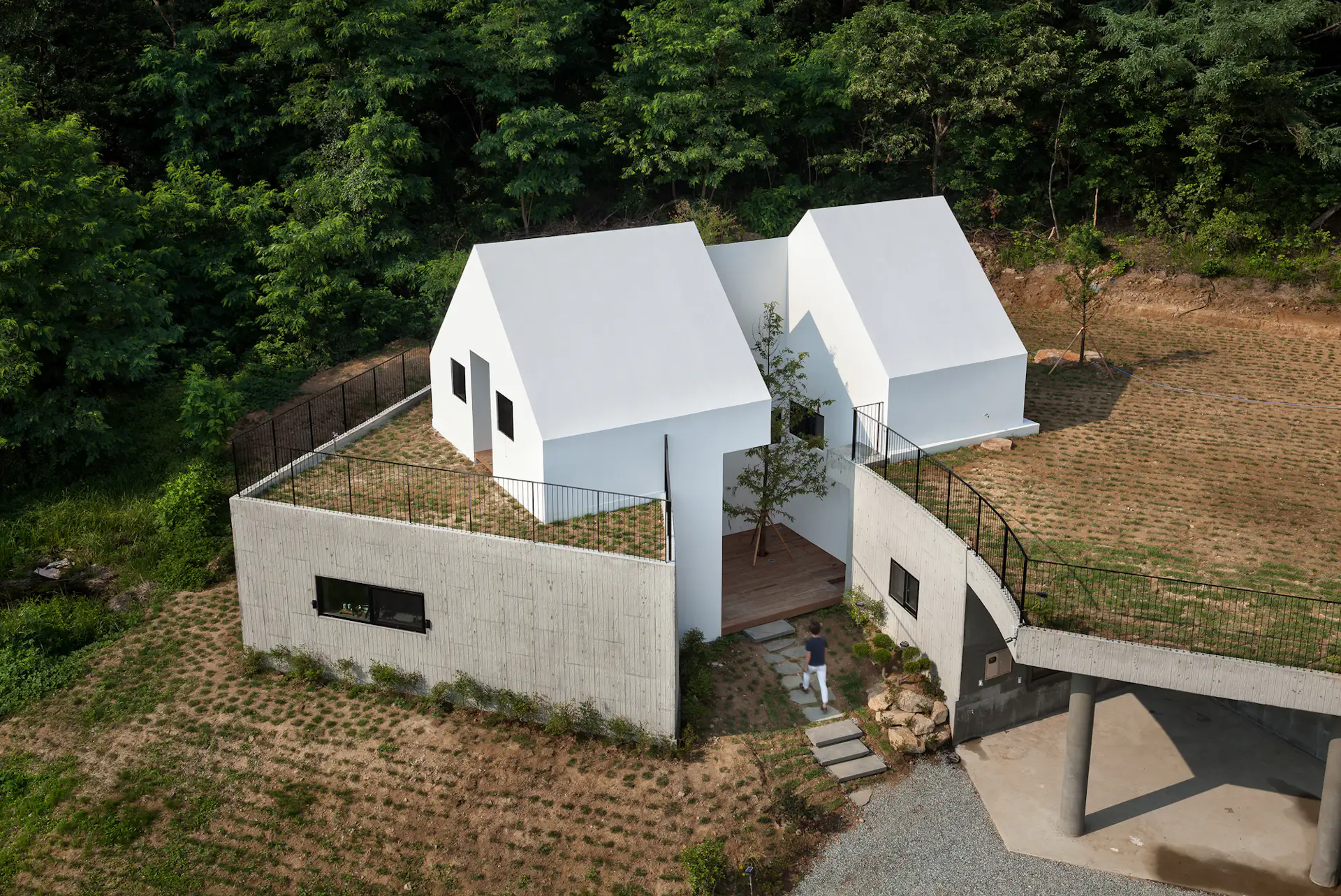 The home's lower level is submerged in the hillside. The three bedrooms on the upper level have access to the roof terrace.