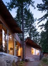 Sooke House 01 is located on a multiacre lot on the southern tip of Vancouver Island in British Columbia, surrounded by Douglas fir, Sitka spruce, and cedar trees. At the entry, Campos Studio split the roofline to accommodate an existing tree. 