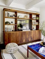 Zachary’s father—a fine woodworker and production designer for television—built the walnut unit. The beadboard backing brings texture to the display and syncs with other applications in the house.