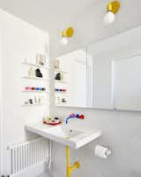 Bathroom in Eastern Parkway by Frederick Tang Architecture