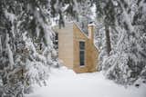 You Can Only Reach This Canadian Micro Cabin by Foot, Skis, or Snowshoes