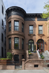 When Andrew and Meghan purchased this Victorian brownstone in Brooklyn, NY, it had been renovated recently, with much of its historic details, like decorative molding, left in place.