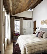Bedroom in Southfield Farm by BarlisWedlick Architects