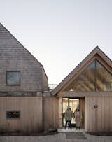 Oza Sabbeth Architects and the Brooklyn Home Company teamed up to create this 2,800-square-foot home in the Ditch Plains hamlet of Montauk, in Long Island, New York.
