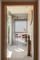 Entry Corridor in Penthouse Cenourão by Orlando Denardi