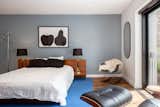 A blue-grey accent wall plays down the contrast found everywhere else.
