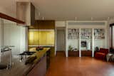 The firm Gurgel D’Alfonso Arquitetura opened the kitchen to the rest of the main living spaces.