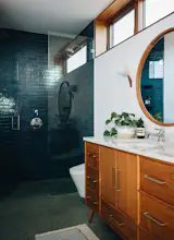 High windows in the bathroom preserves privacy.