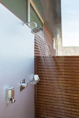 Both the main house and casita offer private indoor showers as well as outdoor showers.