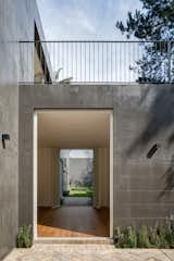 Delightful Material Contrasts Define a Courtyard Home in Mexico City - Photo 4 of 10 - 