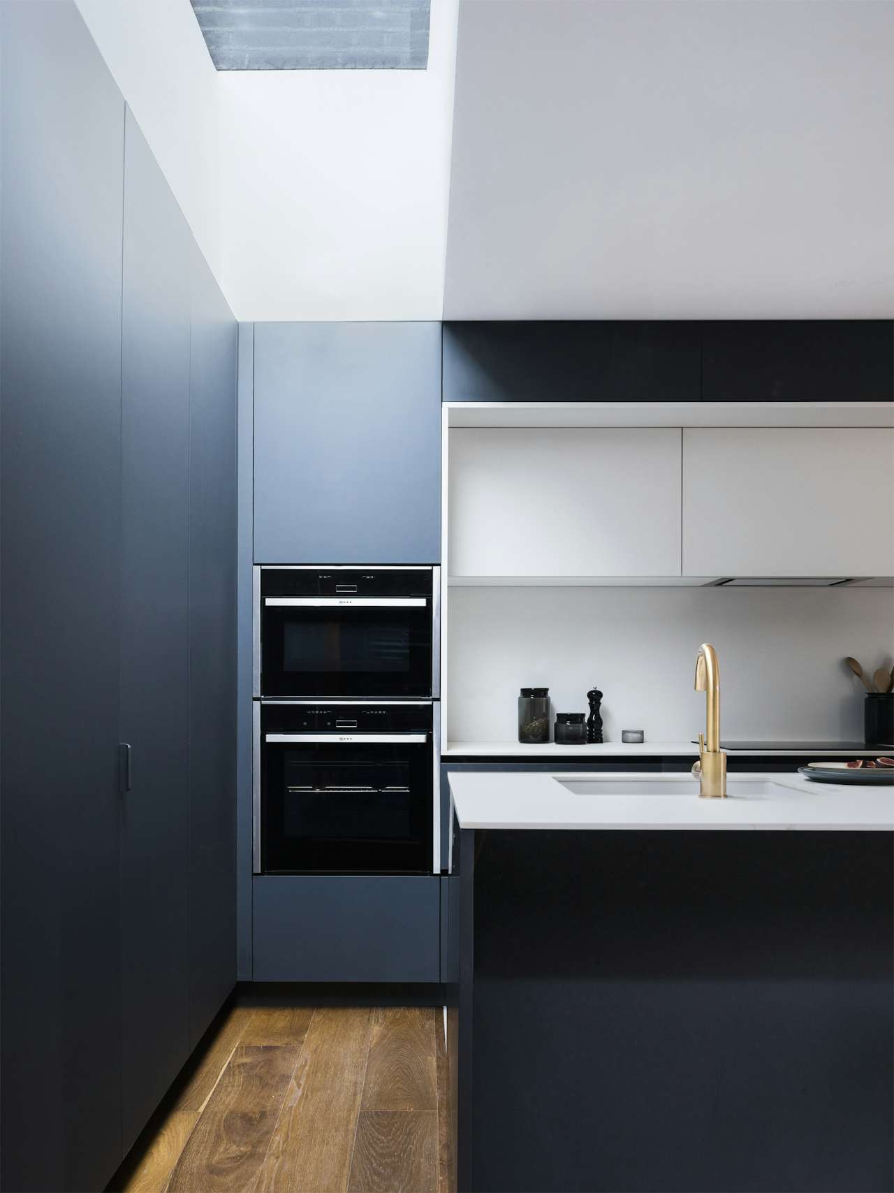 Photo 6 of 11 in A Sleek Renovation in London Ushers Light Into a ...