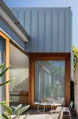 Large cedar-clad openings connect the interior living spaces to the courtyard. The bright and airy main living spaces wrap around the courtyard.