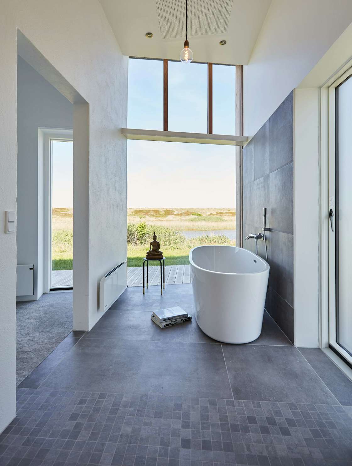 Freestanding Tubs in Prime Setups (22 Photos) Dwell