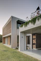 A two-story, timber volume holds the private areas while a one-story concrete pavilion is more social and communal. Large openings blend indoor and outdoor spaces while allowing coastal breezes to become part of the home environment. 