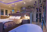 Mastersuite with open bathroom