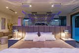 Mastersuite with open bathroom