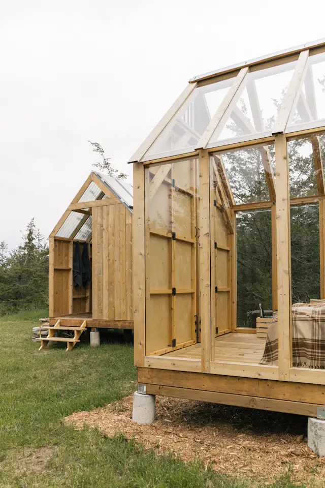 Curated visual reference: Visual Reference: Photo 9 Of 10 In This Off Grid Glass Cabin