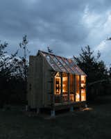 Like a lit lantern, the glass cabin emits a soft, warm glow in the evenings.