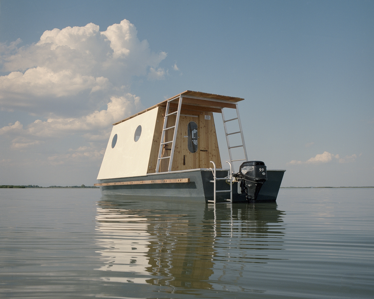 A Pint-Sized Houseboat Provides a Peaceful Refuge for a Budapest