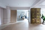 A Flowing Hong Kong Apartment Mimics the City’s Cascading Hills - Photo 10 of 10 - 