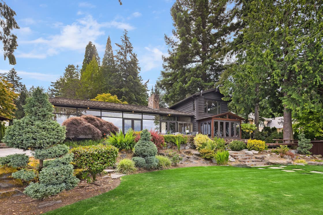 Photo 9 of 9 in This GlassEncased Hunts Point Property Is Prime for