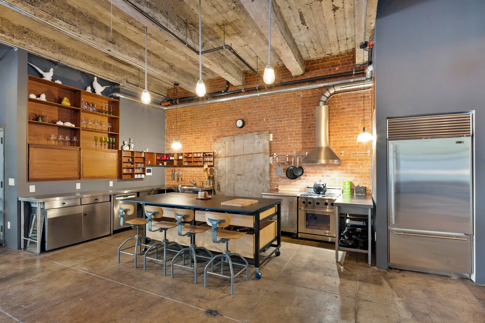 A closer look at Industrial Modern Kitchen Flooring Ideas