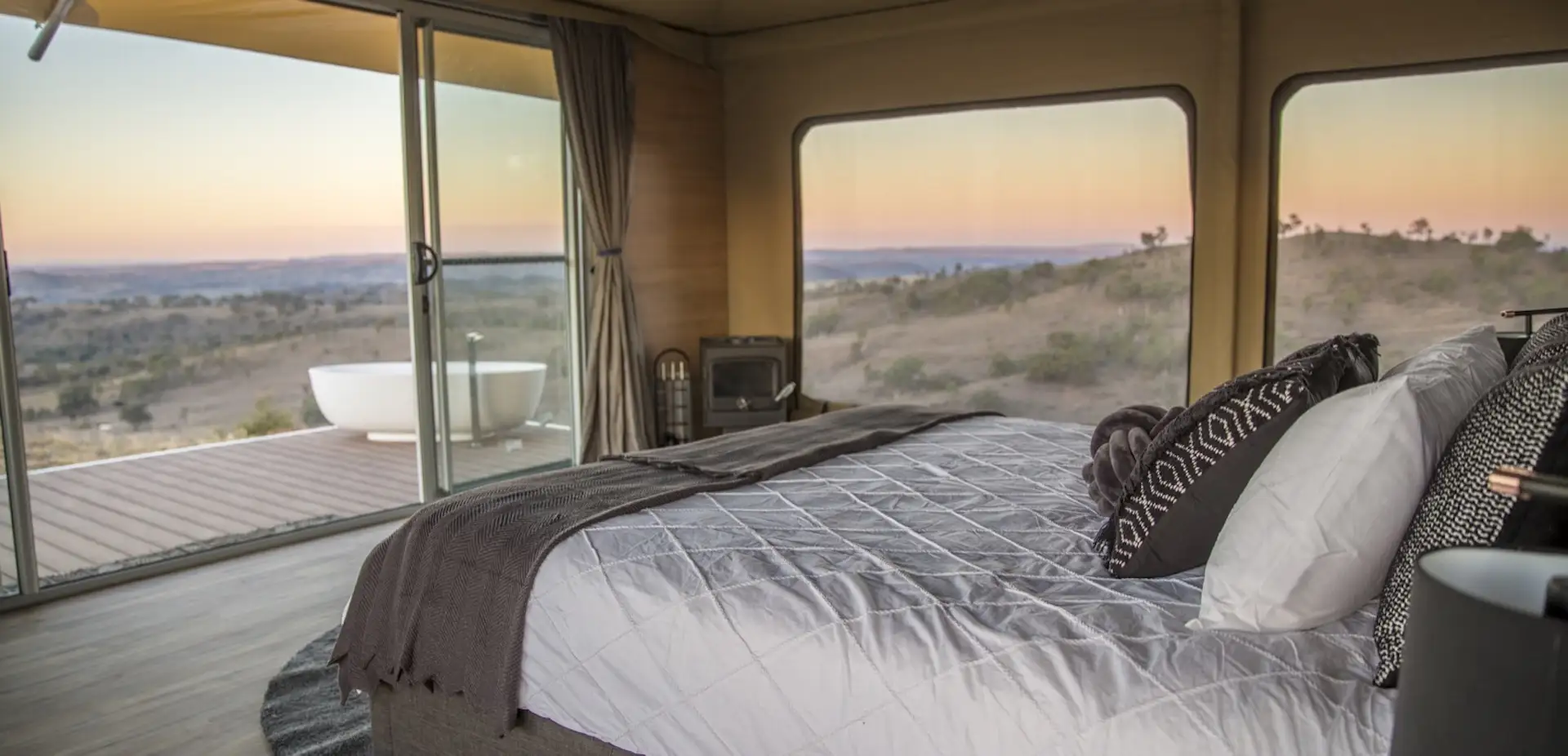 Guests wake up to views overlooking undulating hills and ridges.