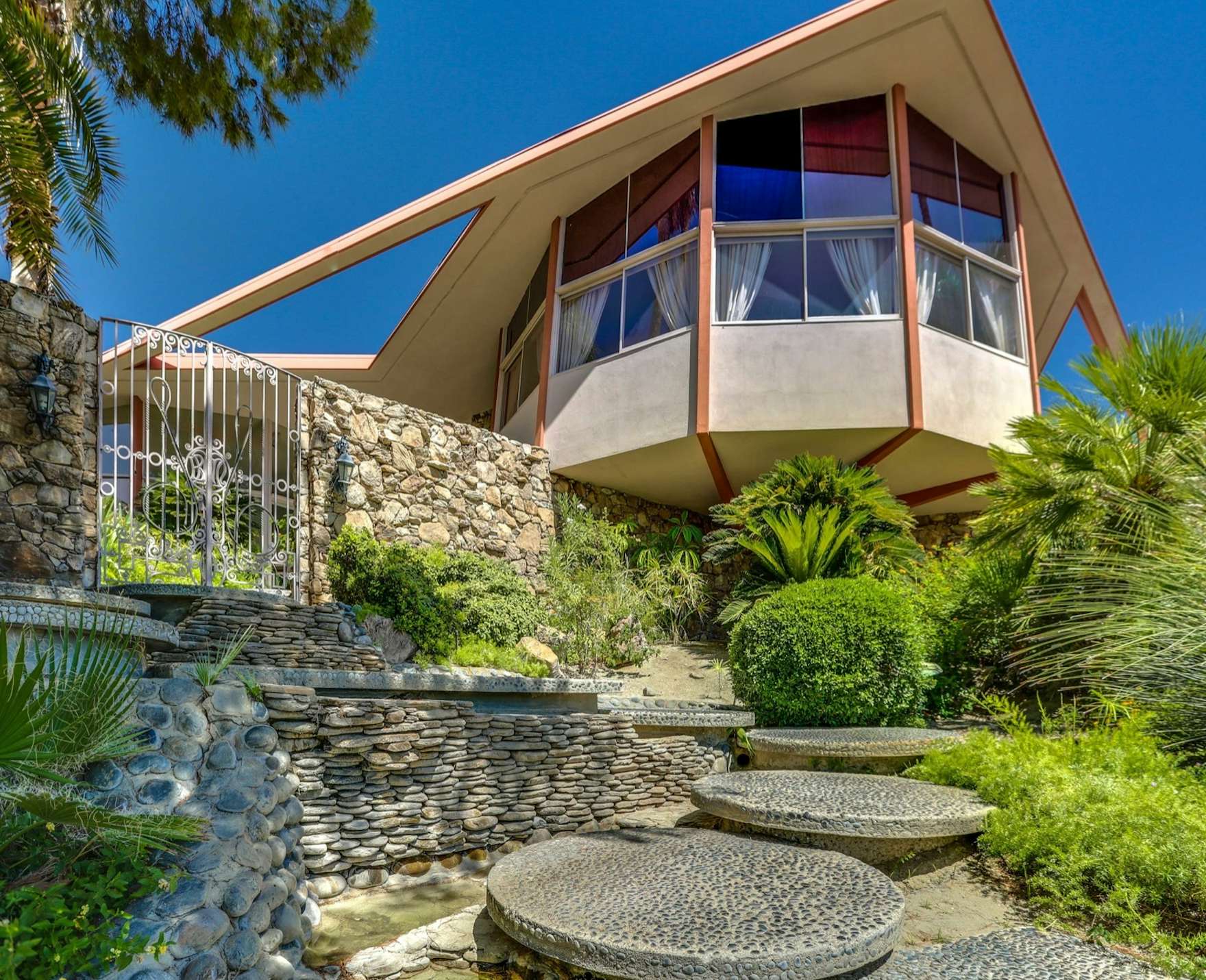 What Are Alexander Homes, and Why Are They Still So Beloved? Dwell