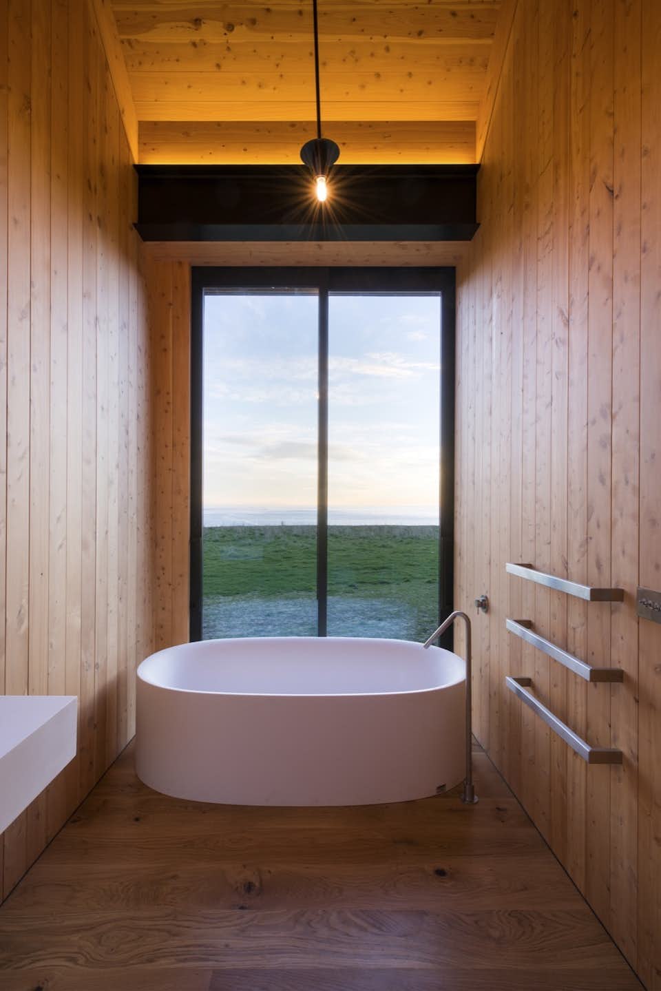 Freestanding Tubs in Prime Setups (22 Photos) Dwell